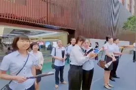 西安市42中快闪送祝福，老师很惊喜！视频封面