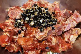 吃排骨就服这种做法，不炒不炖不红烧，鲜香软烂又入味，太好吃了