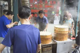 下笼就卖空！西安这家包子店，手工老式做法，酵子发面，馅料肉足