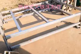拆装式大铁床的焊接过程视频封面