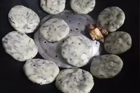 湖北农村：乡村民俗3月3吃鬼头粑{菜叶粑}，做法简单，你们吃过吗视频封面