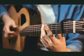 牛人吉他指弹《Dynamite》打板演奏很好听