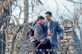 15岁儿子背着母亲参军，71年未曾相见，106岁老母亲仍在等他回家视频封面