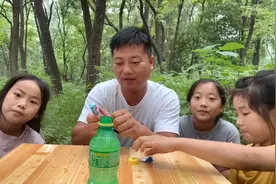 曼妥思糖果放在雪碧再次测试！喷出“小火山”，惊呆身边小观众！视频封面