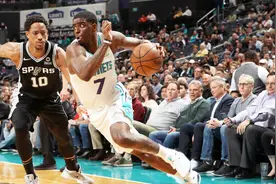 【球星集锦】生涯新高！德维恩-培根24分 黄蜂主场力克马刺