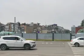 每经记者实探西部第一区最大城改项目视频封面