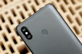 小米手机中的“续航怪兽”，5500mAh跌至1299元，网友：真香