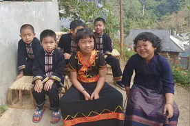 中国特有的少数民族---西双版纳原始部落民族克木人