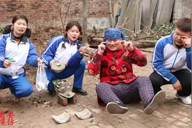 小伙伴玩过家家，你当爸爸我当妈妈，玩过这个游戏的你现在多大了视频封面