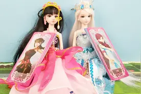 叶罗丽收藏卡玩具：罗丽和冰公主都拆到了SR卡，谁的卡片好看呢？视频封面