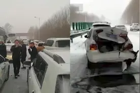 今早！哈尔滨机场高速多车连环相撞，超10台车受损，上百台车滞留视频封面