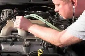 汽车一加油出现哒哒响？怎么判断故障部位，抓紧过来瞧瞧视频封面