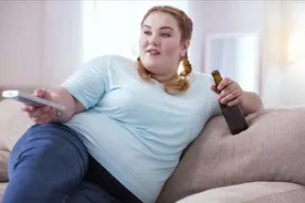 明明不胖但肚子却很大！大腹便便的原因有4个，最好不要忽视