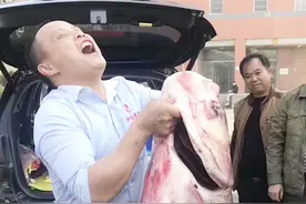高校发冬日福利！打捞3000多斤鱼为师生改善伙食 百斤巨鱼引围观视频封面