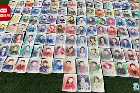 小学老师耗时半年为500名毕业生手绘画像：脸庞深深印在老师心里视频封面