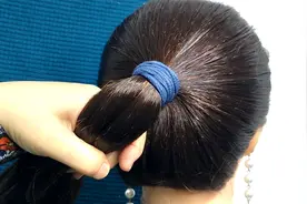 不会扎丸子头的这款要看好了，扎法简单实用，慢动作扎发型特好学视频封面
