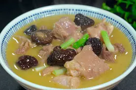 香菇煲鸡汤好吃的家常做法，步骤简单，汤鲜味美，鸡肉滑嫩不柴视频封面