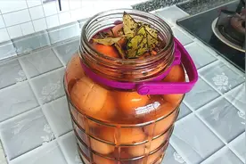 这才是腌咸鸡蛋的正确做法，个个出油，咸香好吃，做法还简单视频封面