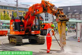 液压锤是一种特殊的挖掘机吗，反铲装载机可以当挖掘机使用吗视频封面