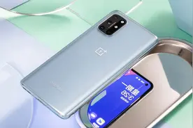 一加8T新机精评：对不起，这次又是全能屏幕机皇视频封面