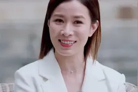 佘诗曼太有才了，用粤语念诗别有一番韵味，王刚都听醉了视频封面