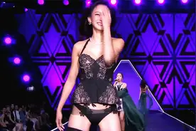 维密内衣走秀视觉震撼！果然性感还得看蕾丝，惊艳全场！视频封面