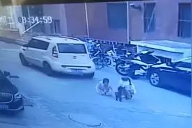 搞笑：倒车不看后面，还把离合全松了，速度这么快视频封面