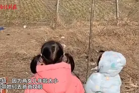 虐心！单亲妈妈带幼女祭奠过世丈夫，女儿面朝坟墓呼喊爸爸视频封面
