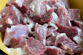 红烧牛腩好吃有诀窍，教你简单2步，不腥不柴不塞牙，汤汁都喝光