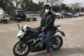 老巢试驾春风新款250sr摩托车 简单介绍 非专业评测 声浪抖动展示视频封面