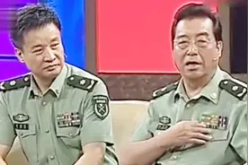 李双江讲解军装的资历牌，竖杠和横杠还有星代表的含义！涨知识了