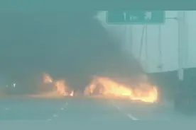 南京一油罐车发生交通事故后起火：火势绵延整条公路 驾驶员身亡视频封面