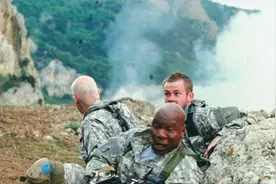 在叙利亚当雇佣兵日薪可达八千？原来都是假象，叙士兵有苦说不出视频封面