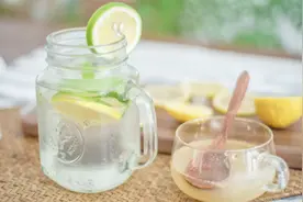 一天什么时候喝柠檬水最好？如果喝对了，美白不再是难事视频封面