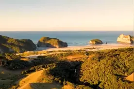 少年的时光就是晃，用大把时间彷徨，只用几个瞬间来成长。