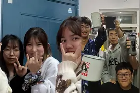 大连一高校拍照拍视频查寝，辅导员：既安全又解压，学生很期待视频封面