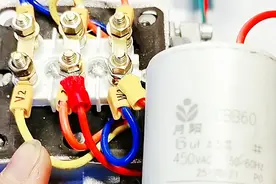 CBB电容和CD电容什么区别？很多电工选错，一送电就烧坏电机视频封面