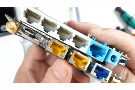 拆开tplink路由器，和极路由对比信号强度和内部做工，看谁更良心视频封面