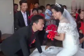 河南小伙娶外地姑娘，到了酒店后，小伙给新娘深情献唱视频封面