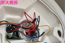 电热水器电源灯不亮，一般都是这里的毛病，换个小配件就好视频封面