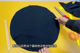 闲置的布块裁个圆形对折缝一缝，秒变保暖又好看的老人帽视频封面