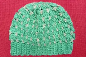 毛线圆顶帽的钩织方法，织完才发现是绿色的！