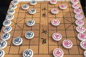 年轻小伙大战公园高手大爷，大爷不愧经常参加比赛，残局应对自如视频封面
