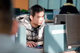 轮椅上的人工智能训练师 陕北95后残疾小伙帮上亿人智慧出行视频封面