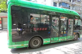 成都有一种免费社区巴士，刷公交卡不扣钱视频封面