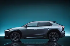 新丰田 bZ4X - 下一代丰田全电动 CUV 外部内饰视频封面