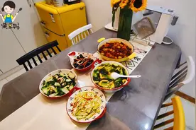 5：00准时做晚餐，花一个多小时做五个家常菜，还是铁锅炒菜好吃视频封面