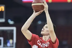 CBA赛季十佳球之新疆队：阿不都绝平三分险救主 周琦暴扣数次上榜视频封面