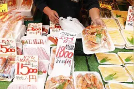 日本消费税再次上涨后，便利店购物带走或堂食，价格将区别对待？视频封面