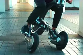 日本发明人工智能电动车，能自动跟随主人，长得就像一只袋鼠！视频封面